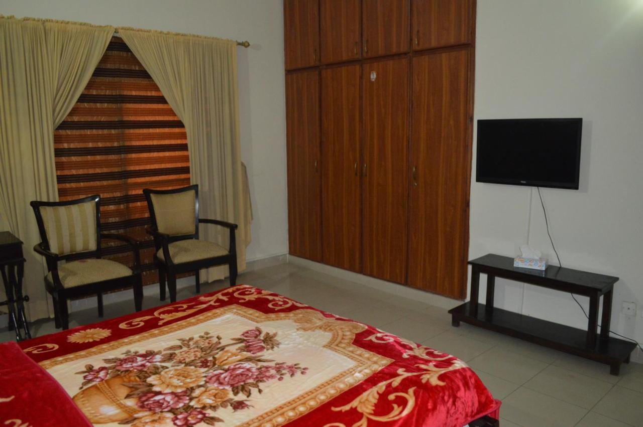 Royal Manor F-10 Bed & Breakfast Islamabad Exterior photo