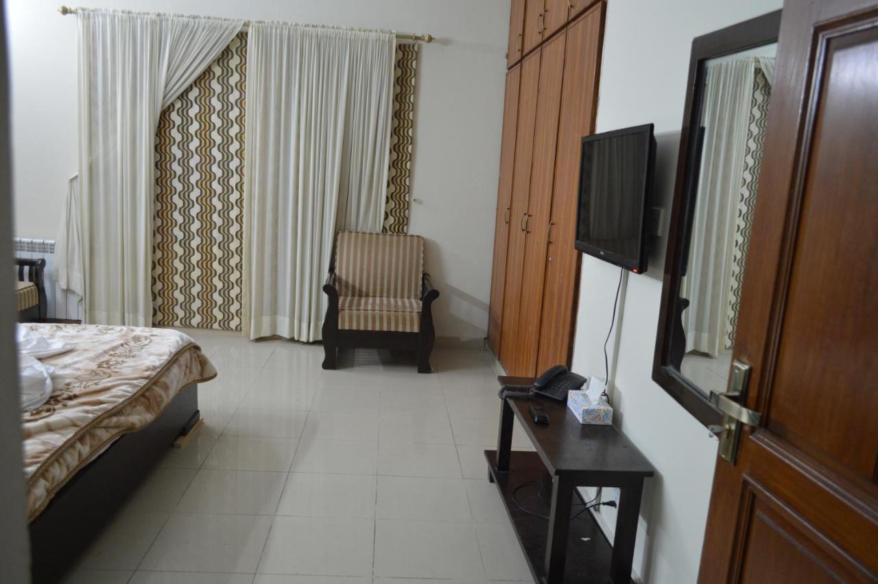 Royal Manor F-10 Bed & Breakfast Islamabad Exterior photo